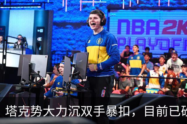塔克势大力沉双手暴扣，目前已砍下17分5助攻